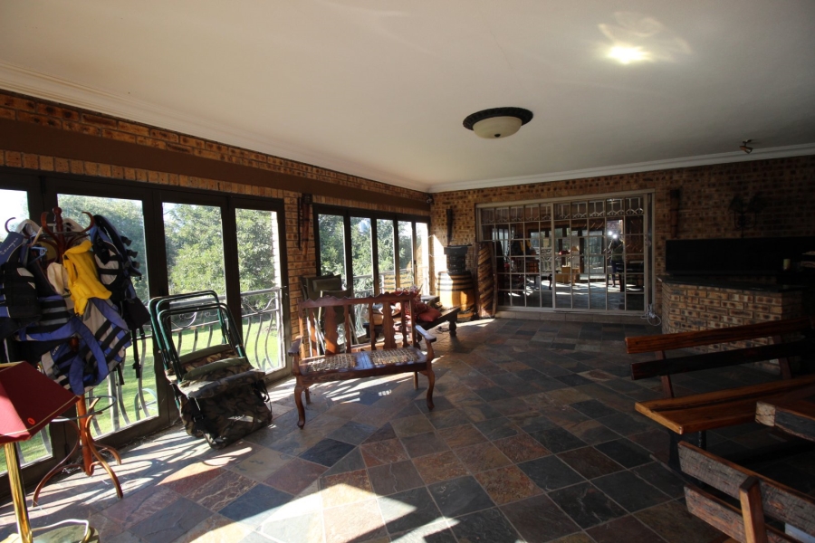 3 Bedroom Property for Sale in Lake Deneysville Free State